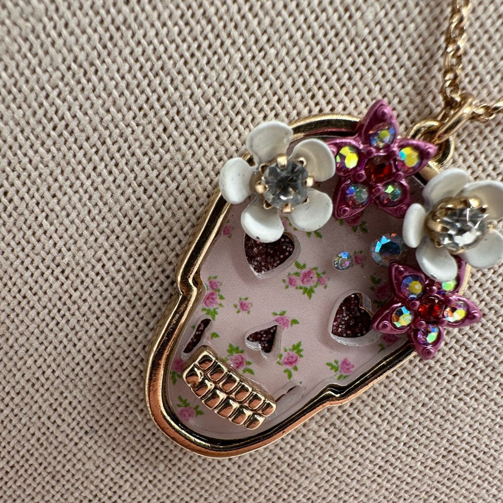 Vtg Betsy Johnson sugar skull gold tone pendant necklace